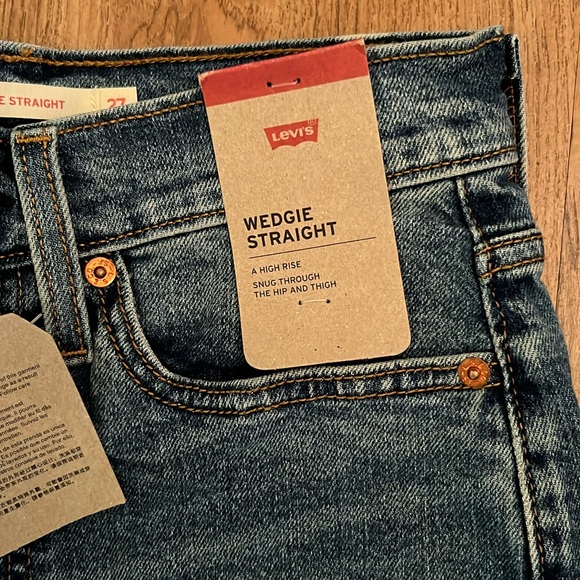 NWT Levi’s Wedgie Straight Jeans - Picture 4 of 14